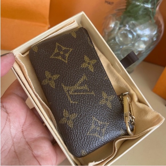 Authentic Louis Vuitton coins purse🤎🤎🤎💛 - Picture 13 of 14